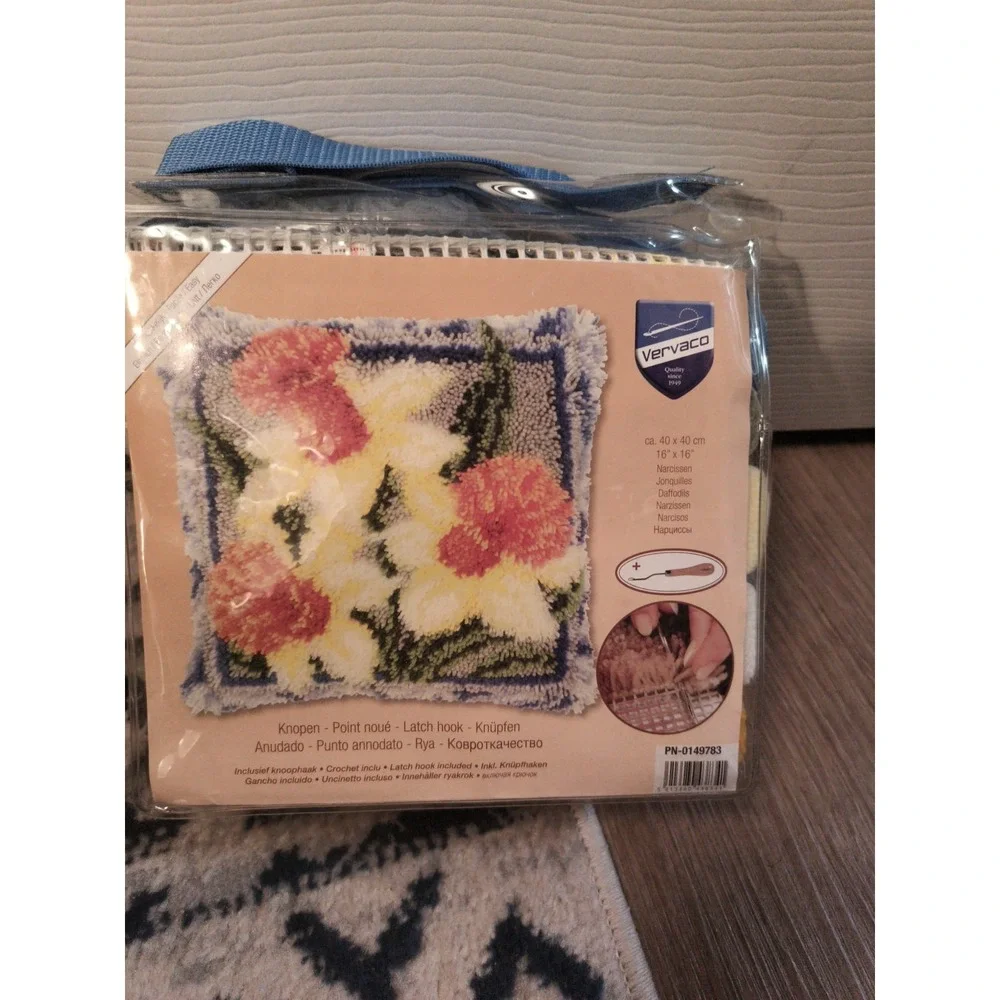 Vervaco Latch hook pillow kit Flowers stamped 16x16 PN-0149783 Vintage